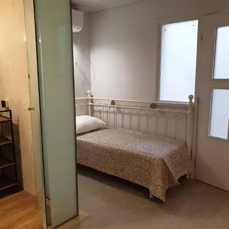 Lavender Áyios Nikítas