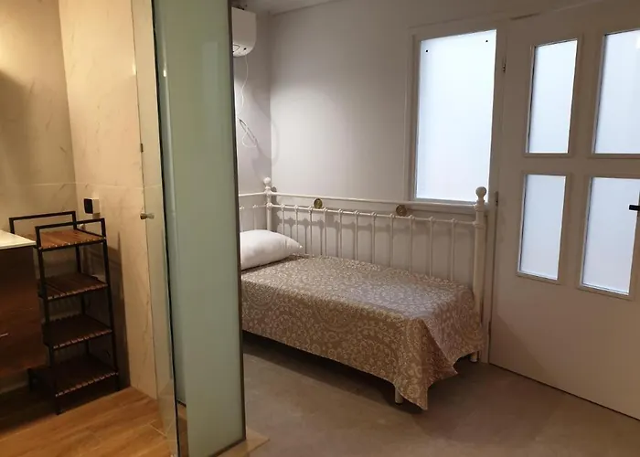 Lavender Áyios Nikítas